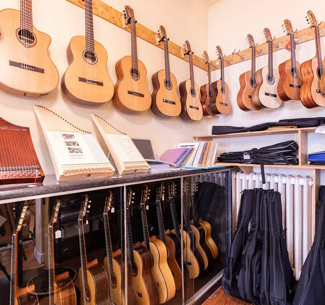Schalloch Musikhandel GmbH in Hamburg Teaser Klassikgitarren 01
