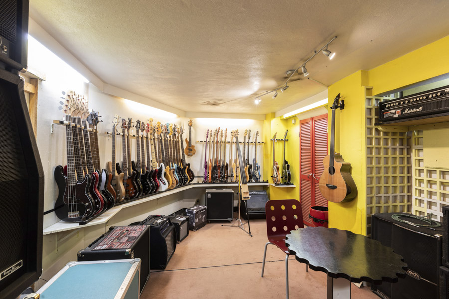 Schalloch Musikhandel GmbH in Hamburg Teaser Bässe 01