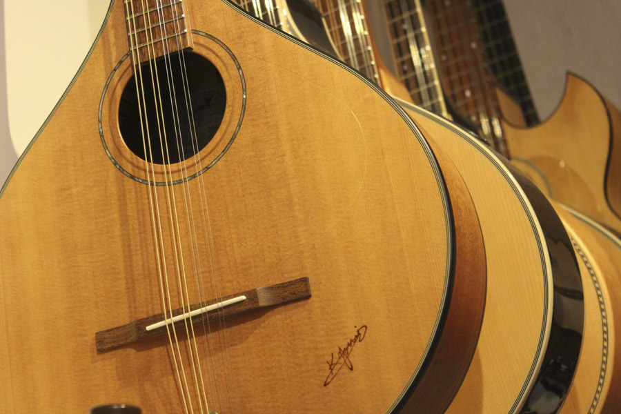 Schalloch Musikhandel GmbH in Hamburg Teaser Irish Bouzouki 01