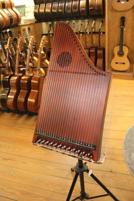 Schalloch Musikhandel GmbH in Hamburg Veeh-Harfen 01
